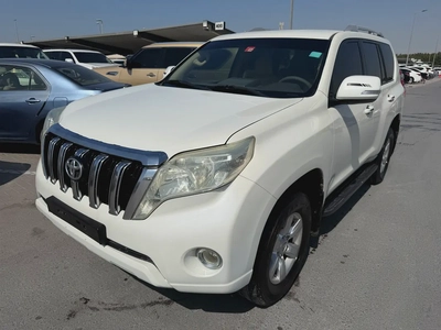 Toyota Prado 2014  v6white color GCC calen car-1