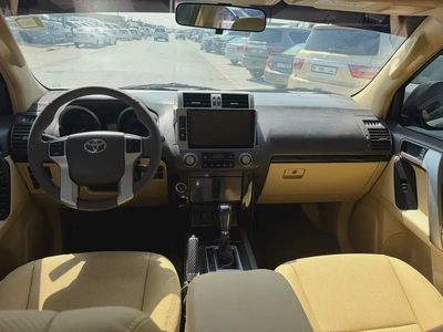Toyota Prado 2014  v6white color GCC calen car-2