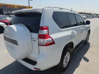 Toyota Prado 2014  v6white color GCC calen car-4