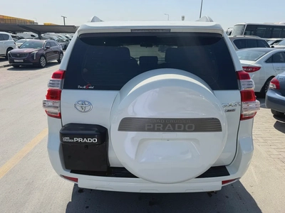 Toyota Prado 2014  v6white color GCC calen car-5