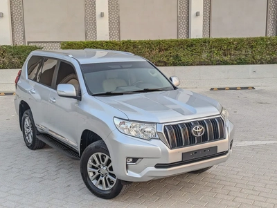 TOYOTA PRADO 2018 GCC V6 ACCIDENT FREE LOW MILEAGE IN EXCELLENT CONDITION-0