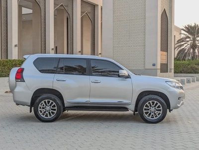 TOYOTA PRADO 2018 GCC V6 ACCIDENT FREE LOW MILEAGE IN EXCELLENT CONDITION-16