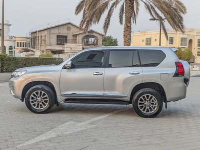 TOYOTA PRADO 2018 GCC V6 ACCIDENT FREE LOW MILEAGE IN EXCELLENT CONDITION-17