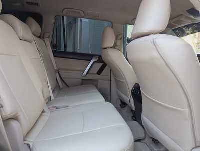 TOYOTA PRADO 2018 GCC V6 ACCIDENT FREE LOW MILEAGE IN EXCELLENT CONDITION-3