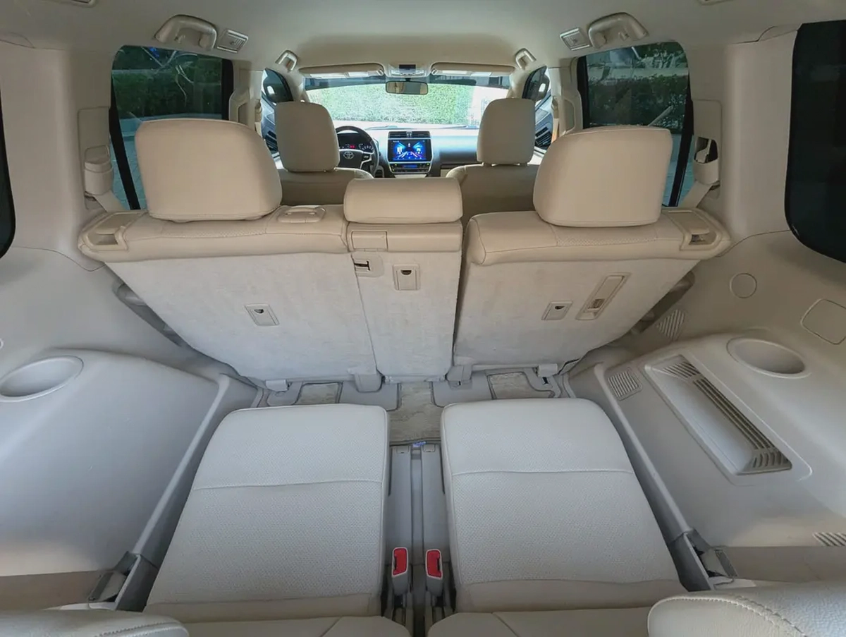 TOYOTA PRADO 2018 GCC V6 ACCIDENT FREE LOW MILEAGE IN EXCELLENT CONDITION