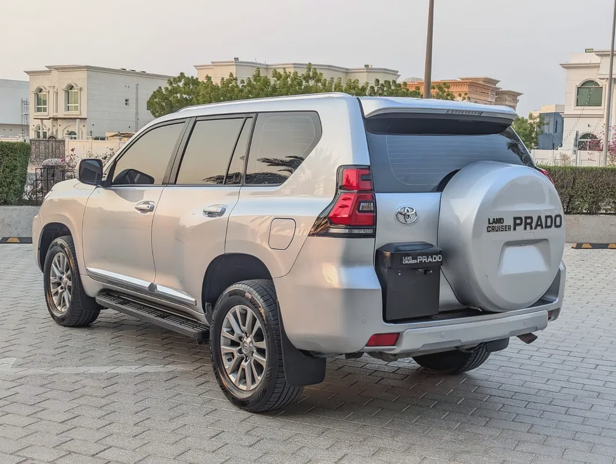 TOYOTA PRADO 2018 GCC V6 ACCIDENT FREE LOW MILEAGE IN EXCELLENT CONDITION