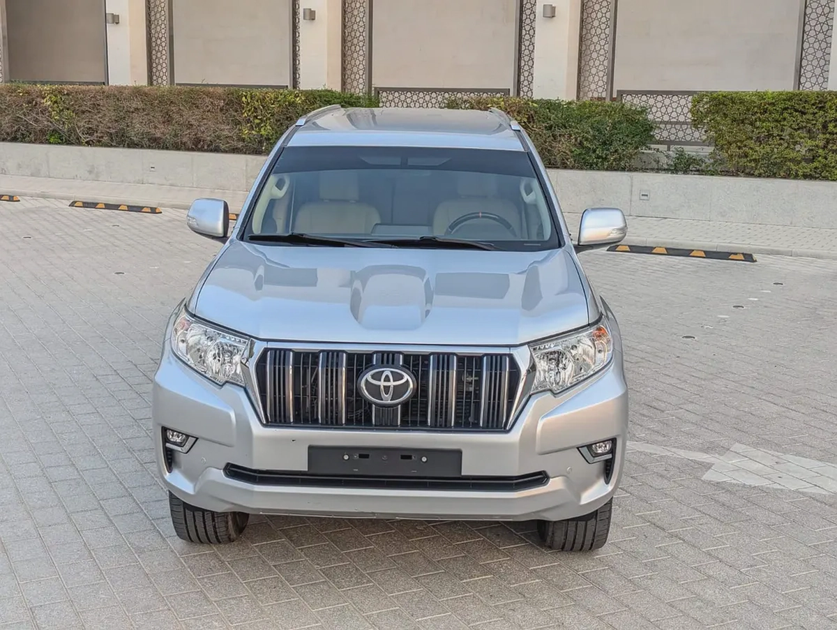 TOYOTA PRADO 2018 GCC V6 ACCIDENT FREE LOW MILEAGE IN EXCELLENT CONDITION