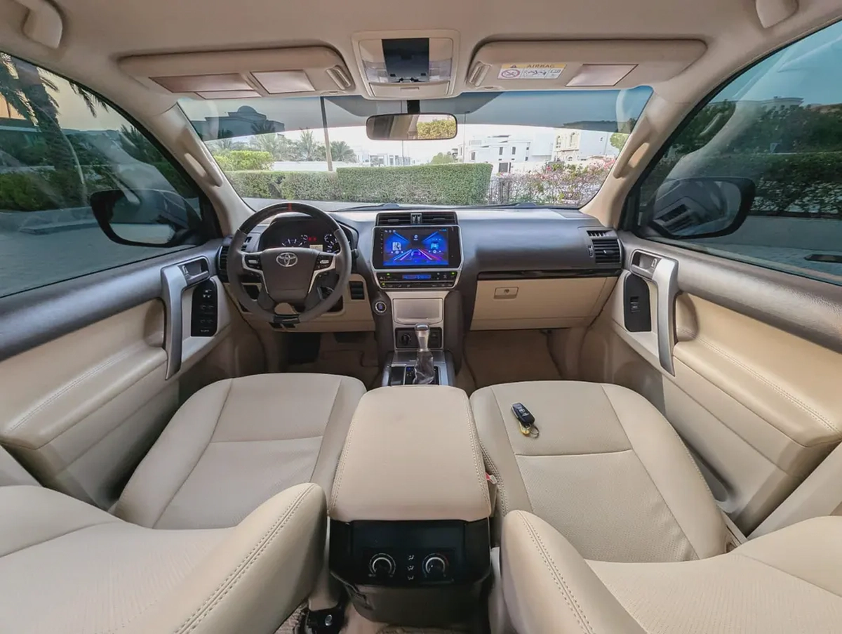 TOYOTA PRADO 2018 GCC V6 ACCIDENT FREE LOW MILEAGE IN EXCELLENT CONDITION