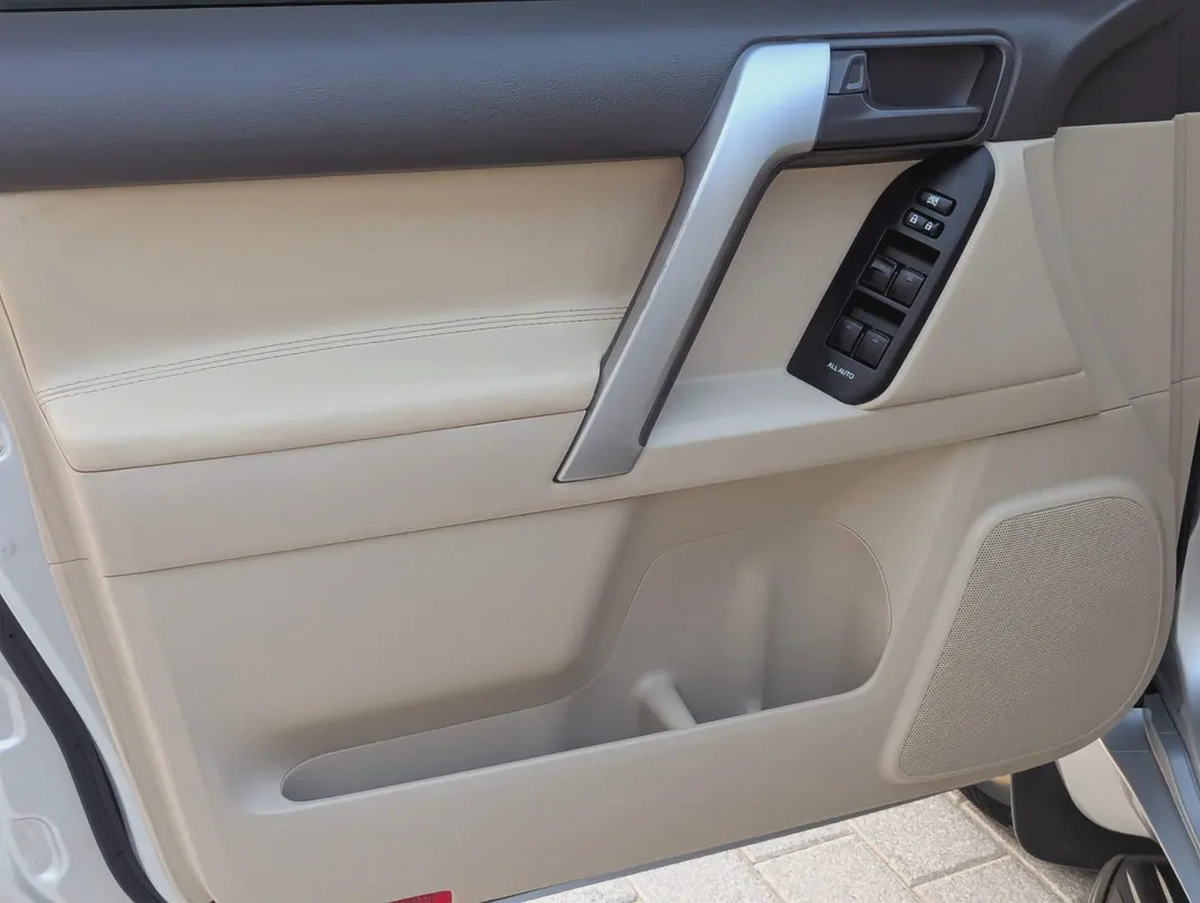 TOYOTA PRADO 2018 GCC V6 ACCIDENT FREE LOW MILEAGE IN EXCELLENT CONDITION