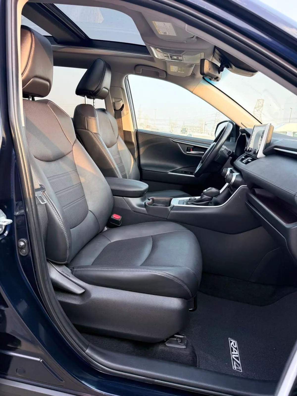 Toyota RAV4 LTD HEV-14-0