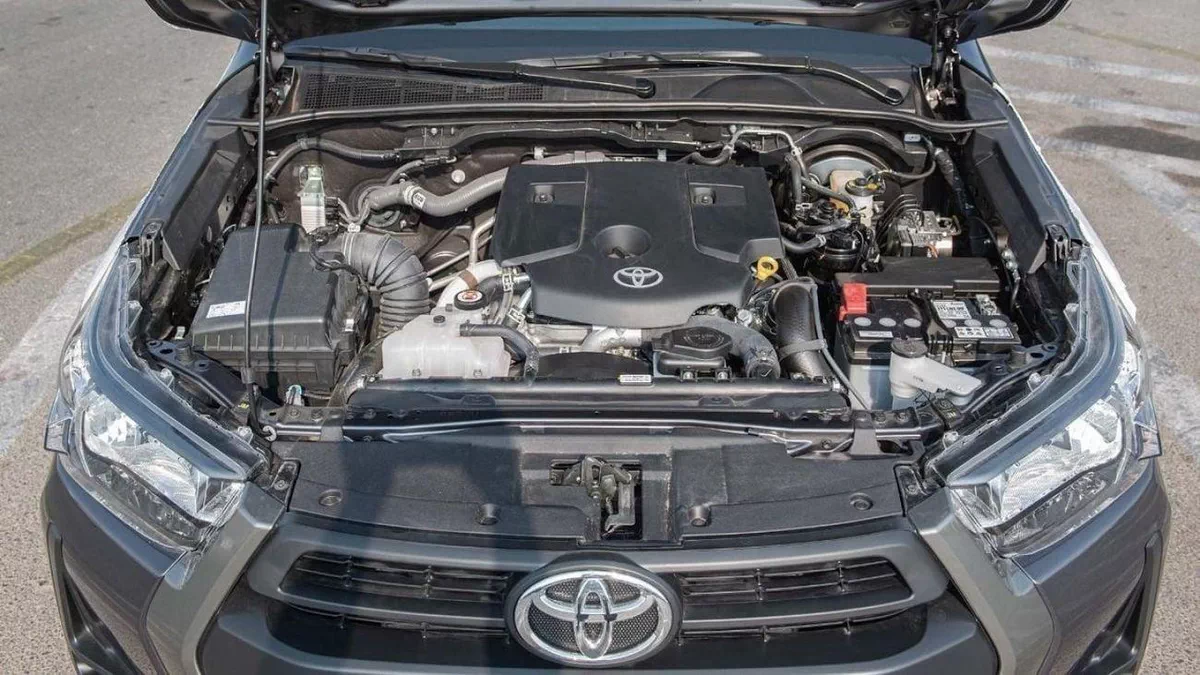 Toyota Hilux DLX TOYOTA HILUX 2.4L DIESEL AT MED OPTION 2024-11-0