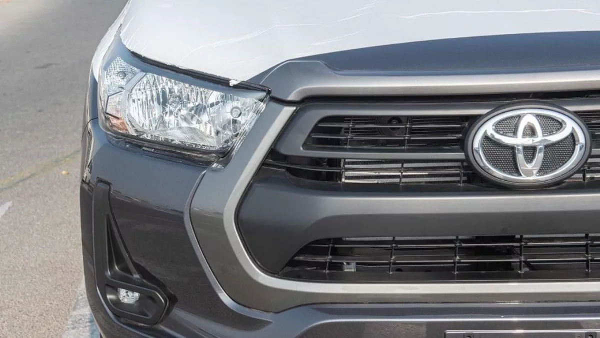 Toyota Hilux DLX TOYOTA HILUX 2.4L DIESEL AT MED OPTION 2024-13-0