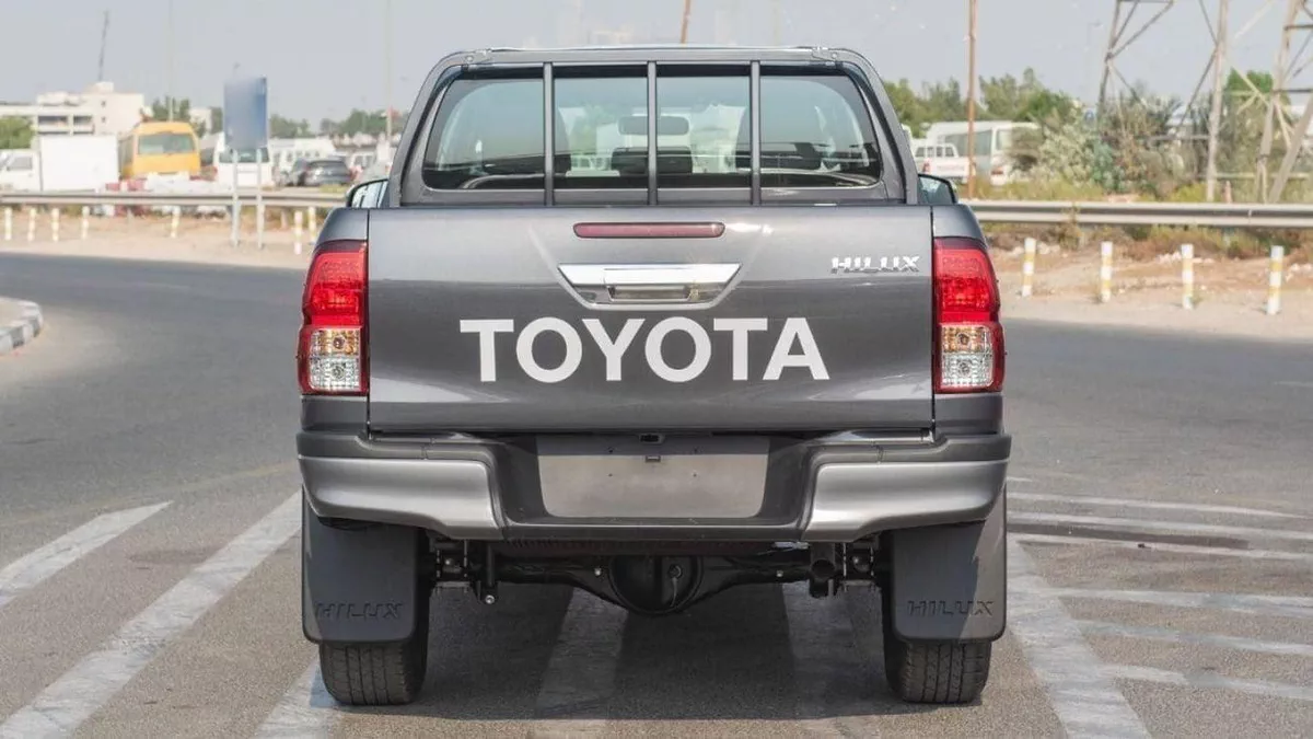 Toyota Hilux DLX TOYOTA HILUX 2.4L DIESEL AT MED OPTION 2024-2-0