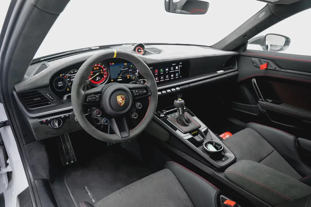 2024 PORSCHE 911 GT3 RS WEISSACH┃GCC┃5 YRS WARRANTY┃CARBON CERAMIC BRAKES┃SUSPENSION LIFTER┃ HIGH SP-4-4