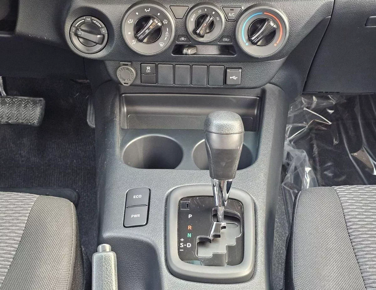 Toyota Hilux NARROW BODY DOUBLE CABIN NARROW BODY BASIC || DOUBLE CABIN / 2.7L PETROL V4 A/T / BED LINER | WINDOW VISOR | REAL CHROME BUMP-17-0