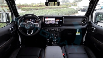 2025 JEEP WRANGLER UNLIMITED SAHARA I4 2.0T 4X4 GCC With 3 Years Or 60K km Warranty-18