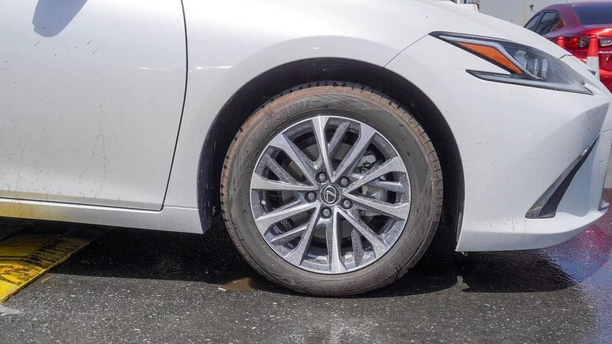 Lexus ES300h PLATINUM 2.5L Hybrid-17-0