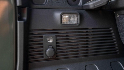 Suzuki Jimny GLX     MT 1.5-10