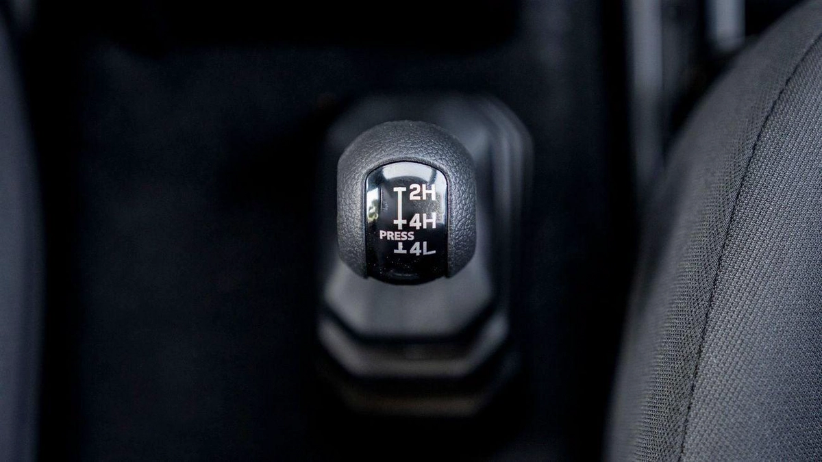 Suzuki Jimny GLX     MT 1.5-19-19