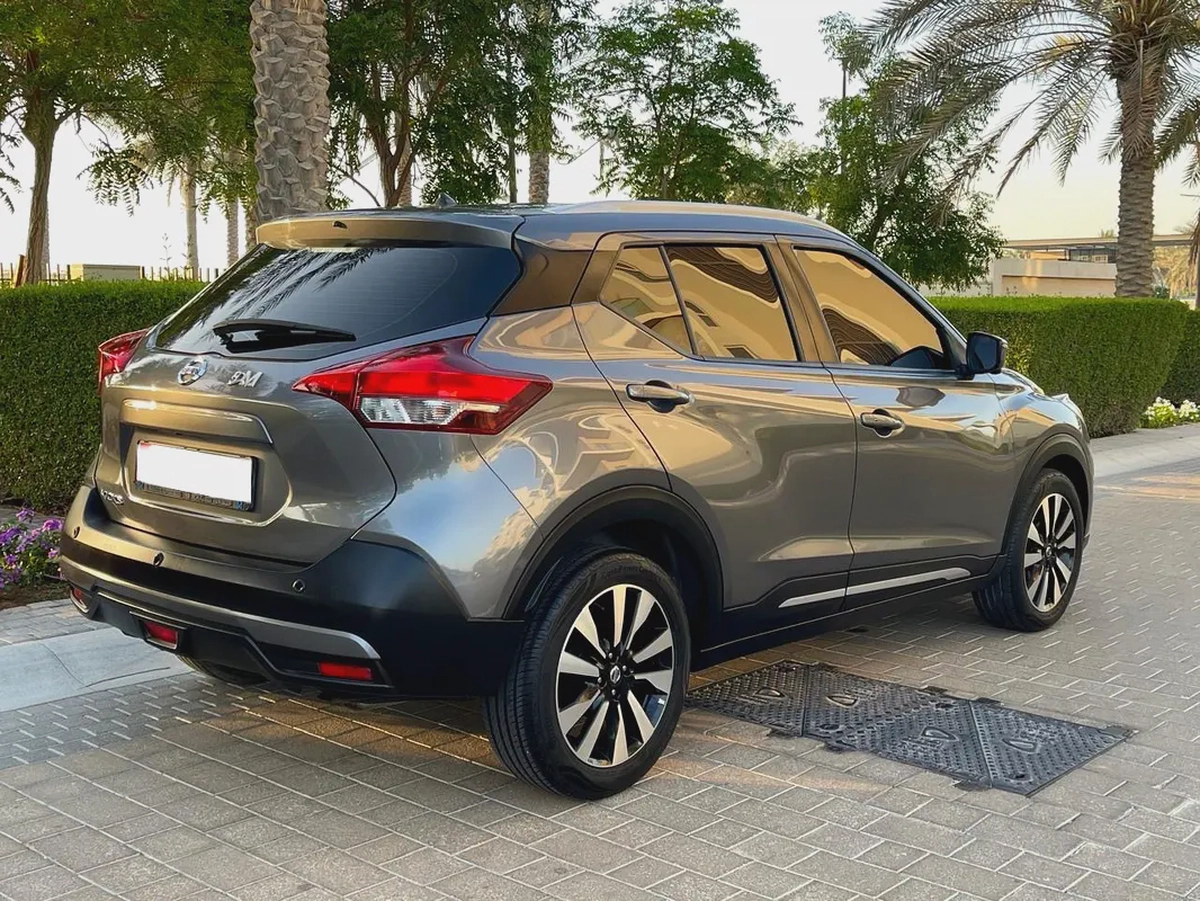 2020 Nissan Kicks SL //Very Low Mileage//Full agency Maintained// No Accident-5-5