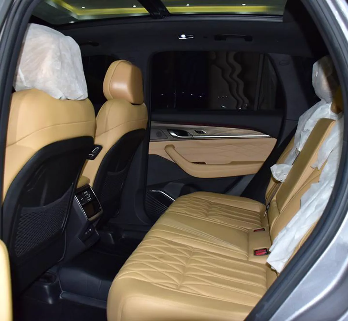 Geely Monjaro 4WD ( 2026 Model ) in Silver Color GCC Specs-11-11