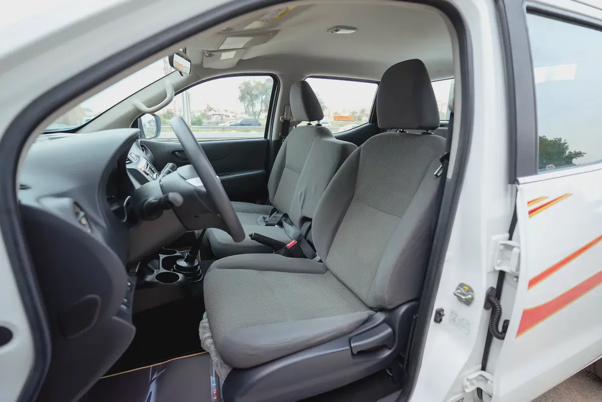 Navara | Double Cabin SE 4X2 | Manual | GCC Specs | Ref#N78449-7-7