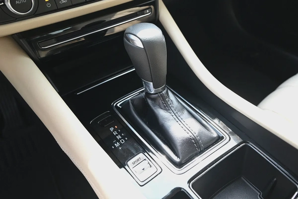 EMI 910 AED - MAZDA 6 V GRADE 2023 - LOW MILEAGE - GCC