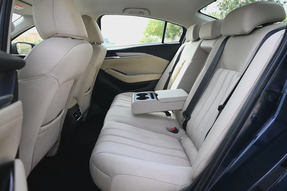 EMI 910 AED - MAZDA 6 V GRADE 2023 - LOW MILEAGE - GCC-15-15