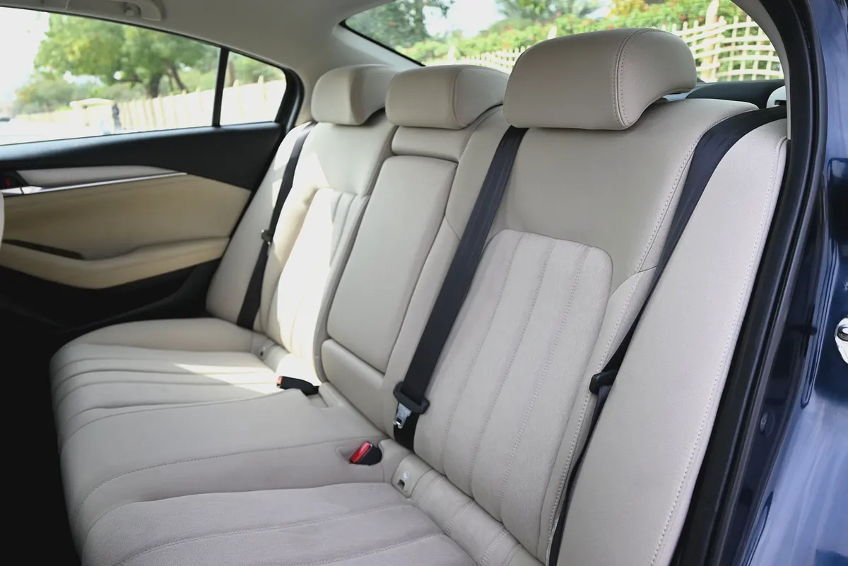 EMI 910 AED - MAZDA 6 V GRADE 2023 - LOW MILEAGE - GCC-16-16