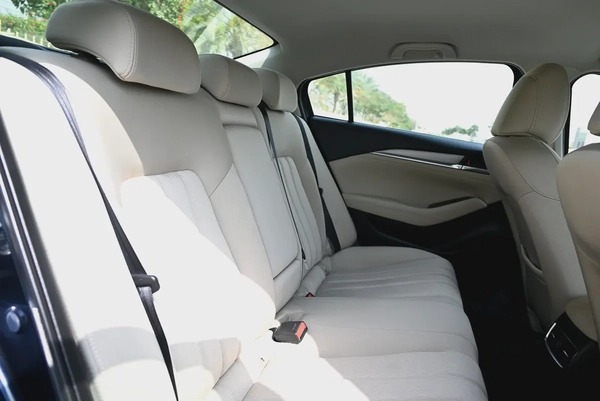EMI 910 AED - MAZDA 6 V GRADE 2023 - LOW MILEAGE - GCC