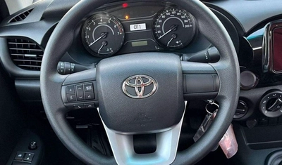 Toyota Hilux GLX Toyota Hilux HILUX SC 2.7L 4X4-12