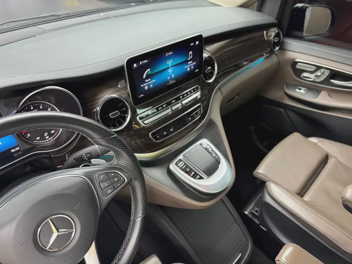 Mercedes-Benz V-Class V 250 2023 GCC Specs-13-13