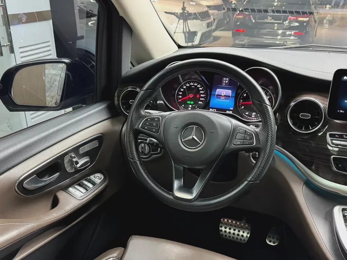 Mercedes-Benz V-Class V 250 2023 GCC Specs-4-4