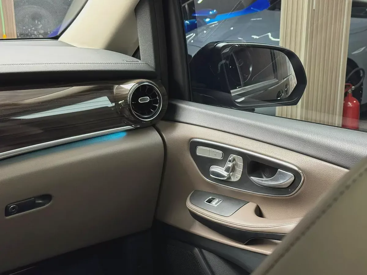 Mercedes-Benz V-Class V 250 2023 GCC Specs-7-7