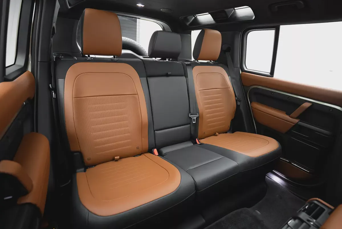 2025 LAND ROVER DEFENDER P635 OCTA | GCC 5 YEARS WARRANTY | 635 HP | HIGH SPEC |-10-10