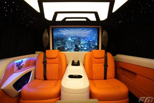 New Mercedes Benz V300 2025