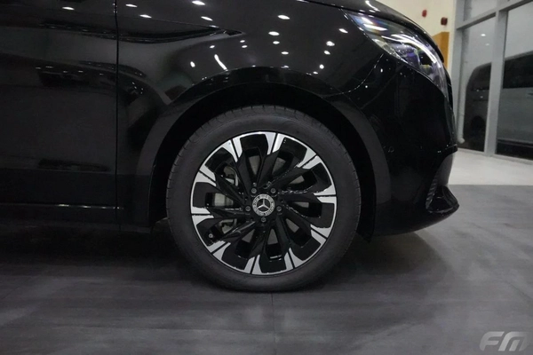 New Mercedes Benz V300 2025