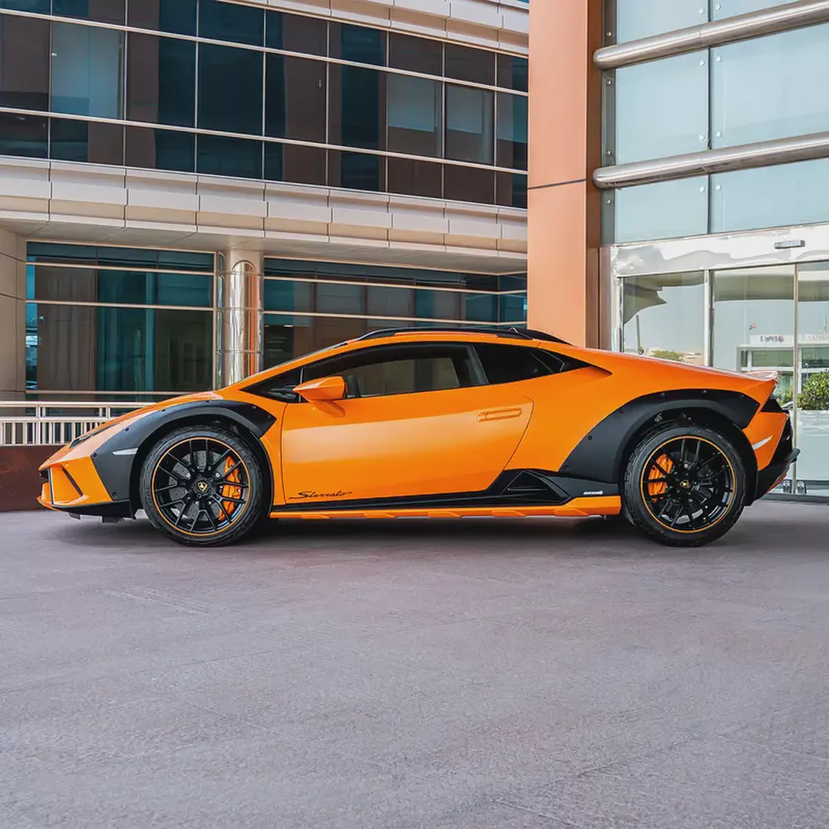 Lamborghini Huracan Sterrato 2024 - Off-Road Edition( 60th Anniversary) DONE ONLY 500KM-2-2