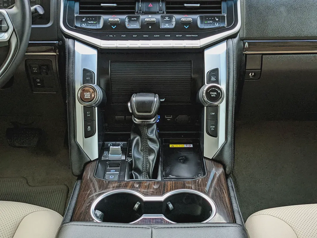 TOYOTA LAND CRUISER 2009 FACELIFTED 2025 WITH INTERIOR AND EXTERIOR GCC IN EXCELLENT CONDITION