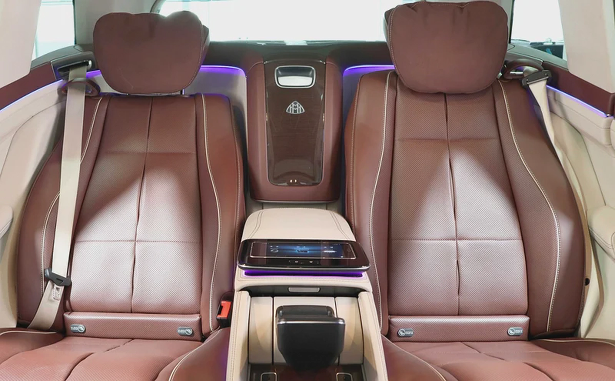 Mercedes Benz GLS 600 Maybach-GCC-Full Service History-VIP Seats-High Specs-Luxury SUV-16-16