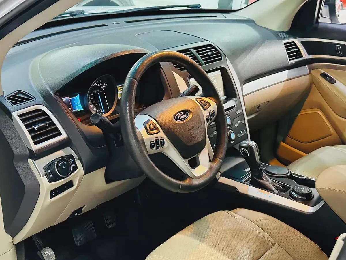FORD EXPLORER LIMITED 2015 WITH FULL SERVICE HISTORY FROM AL TAYER-10-10