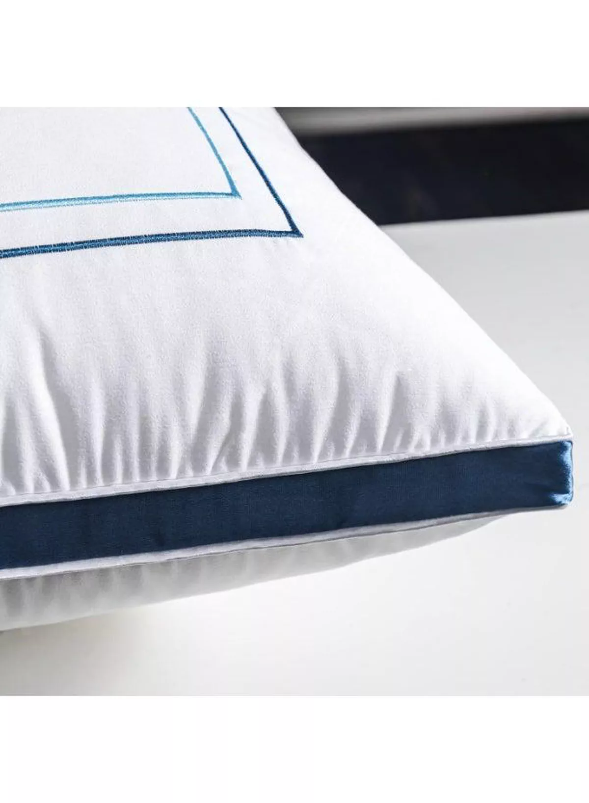 Divo Excellence Soft & Supportive Bed Pillow – 900g A practical choice for bedrooms and guest rooms, this 900g pillow offers comfortable cushioning and reliable support. The 44×72cm dimensions provide ample space while the reusable carrying bag adds convenience.-8-8