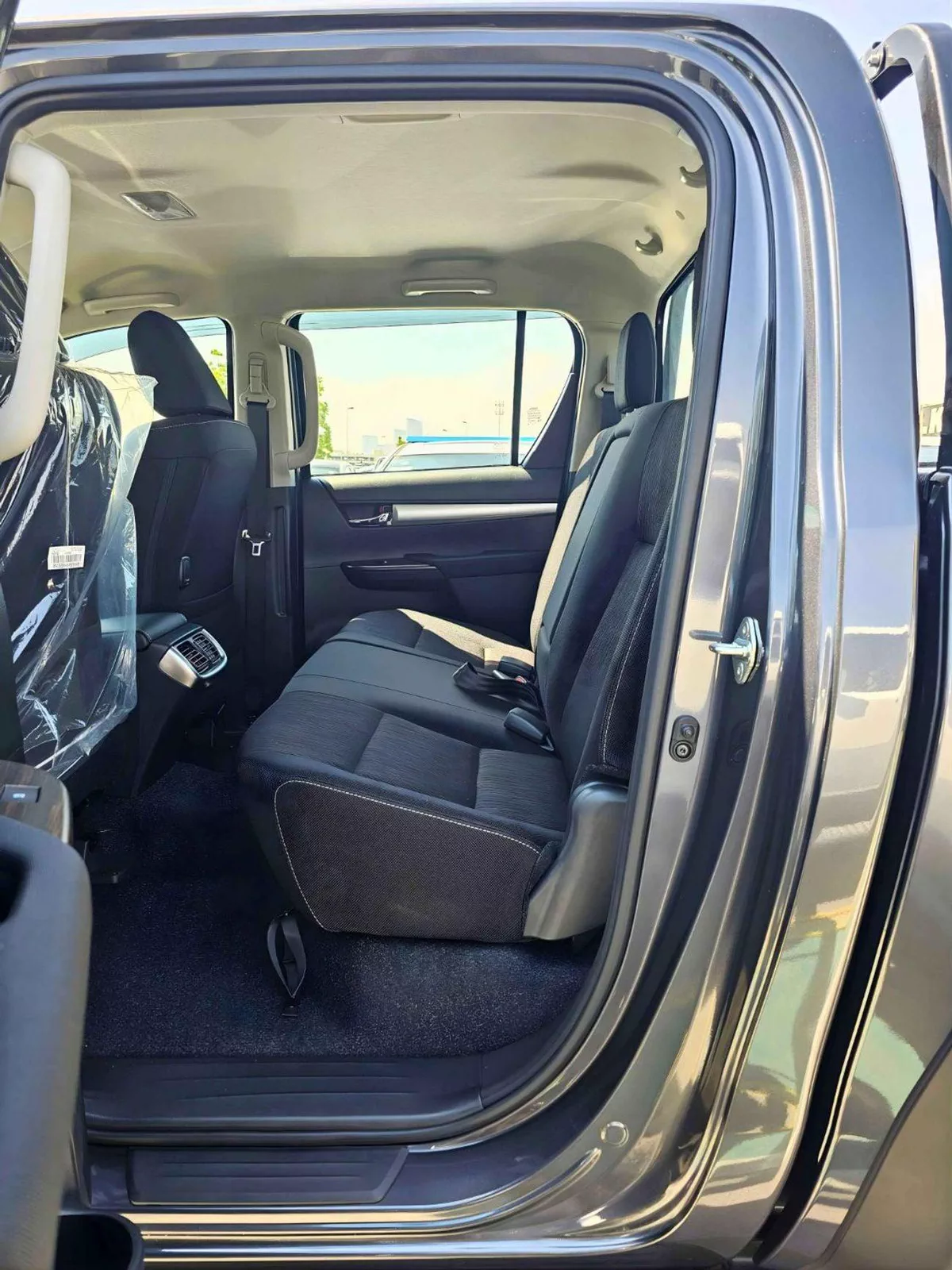 Toyota Hilux SR5 (NON GCC) SR5 TRD || WOOD INTERIOR W VISOR | 4.0L PETROL V6 4WD | BLIND SPOT | DIFFLOCK | DVD+CAMERA | READY S-15-0