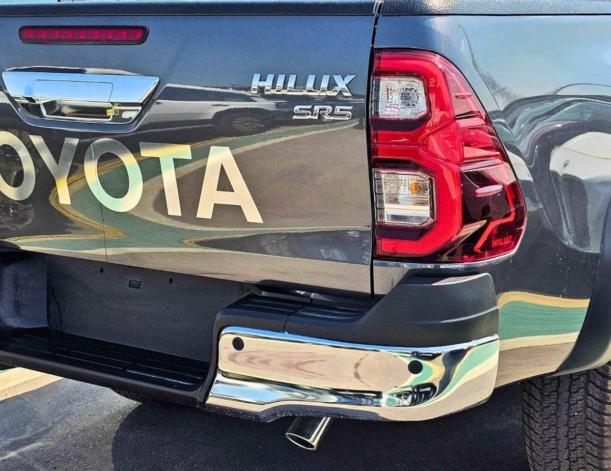 Toyota Hilux SR5 (NON GCC) SR5 TRD || WOOD INTERIOR W VISOR | 4.0L PETROL V6 4WD | BLIND SPOT | DIFFLOCK | DVD+CAMERA | READY S-7-0