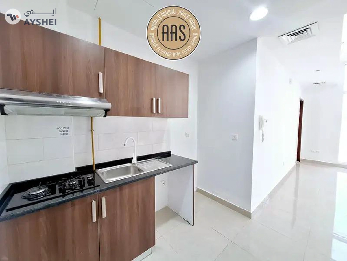 "Spacious studio Available for Rent 41k - 6 cheques payments-6-6