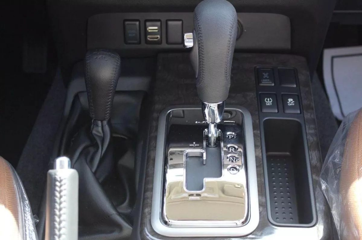 Nissan Patrol SUPER SAFARI 2024 GCC specs | Automatic-3-0
