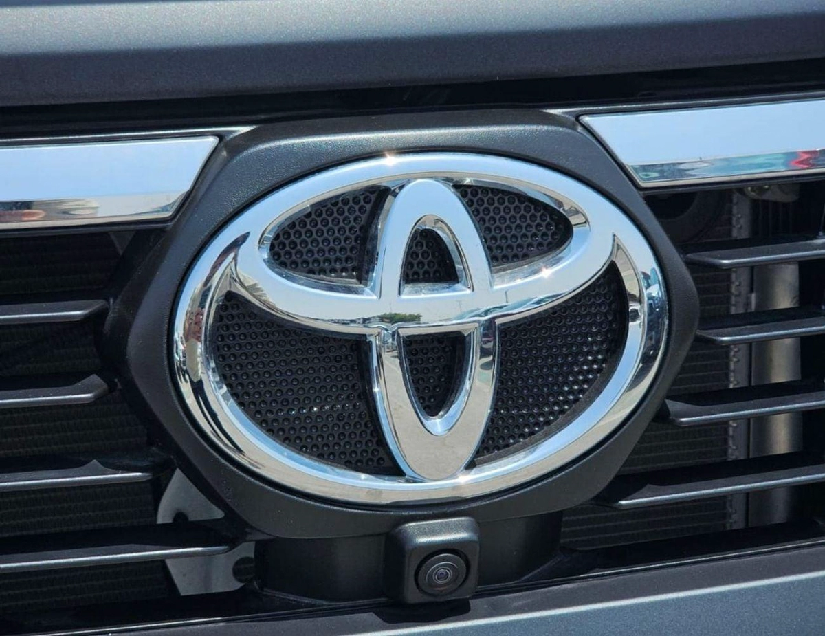 Toyota Hilux ADVENTURE SR5 ADVENTURE || 4.0L PETROL V6 A/T | BULLBAR | 360*CAMERA | WIRELESS CHARGER | BLIND SPOT (CODE # H-12-0
