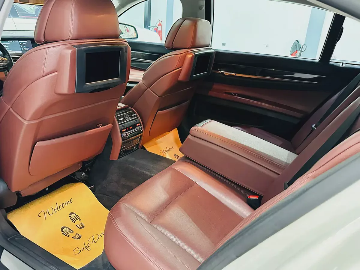 BMW 7-Series 740i Exclusive 2012 | GCC Specs | Well Maintained-8-8