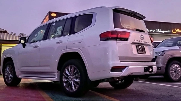 Toyota Land Cruiser VXR TOYOTA LANDCRUISER VXR WHITE