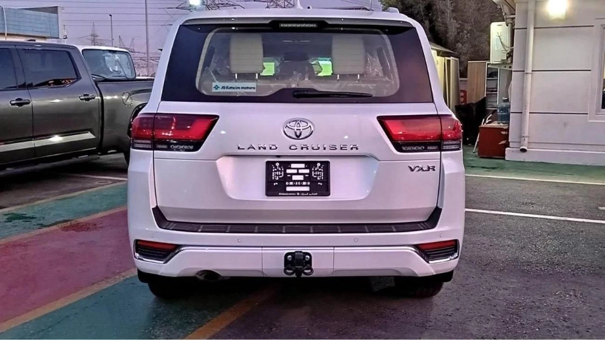 Toyota Land Cruiser VXR TOYOTA LANDCRUISER VXR WHITE